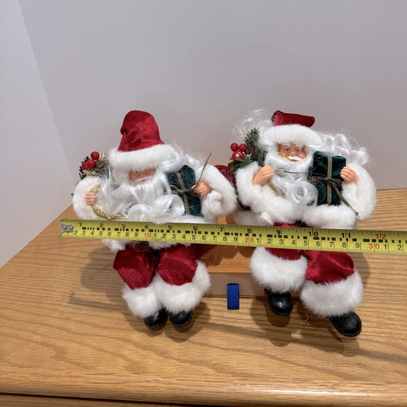 Vintage 90’s Christmas Santa’s sitting on shelf stocking holders - Picture 3 of 9